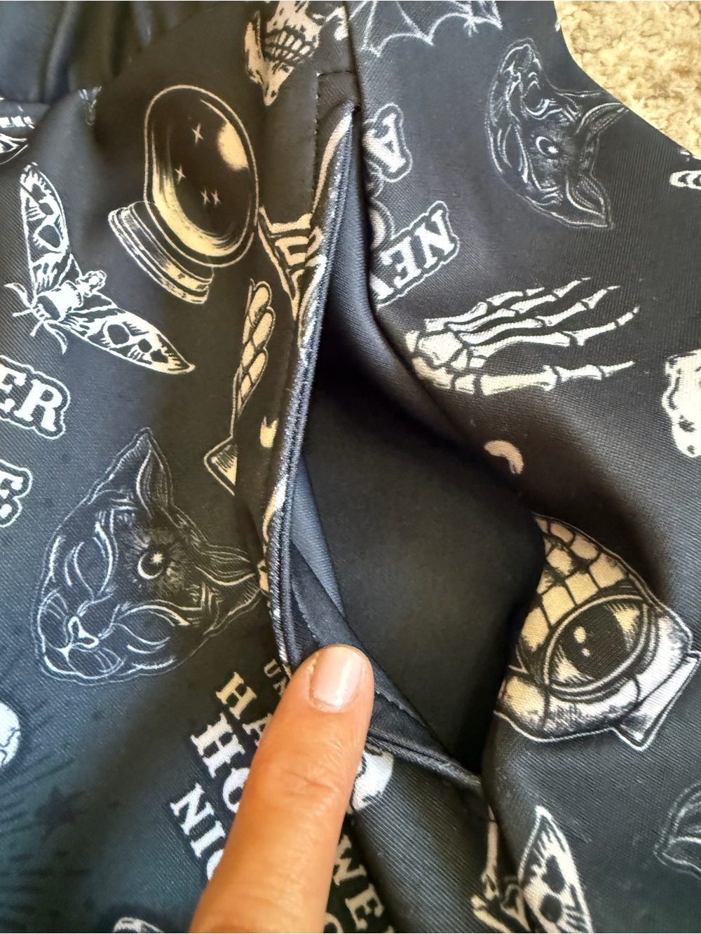 Halloween Horror Nights Never Go alone Gradient Black & Teal Skirt- XS/Small - Picture 5 of 7
